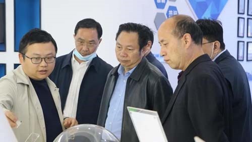 株洲市人大常委會黨組副書記、副主任，市總工會主席王建之一行蒞臨立方調(diào)研